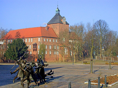 Foto des Gebäudes vom Amtsgericht Winsen (Luhe), Blick vom Schlossplatz auf das Schloss