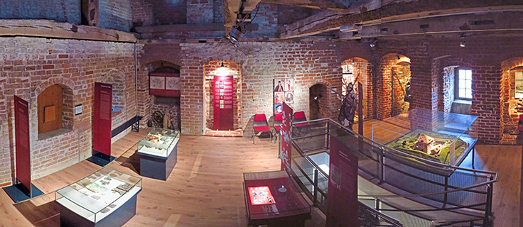 Foto der Ausstellung im Schlossturm des Schlosses Winsen (Luhe)